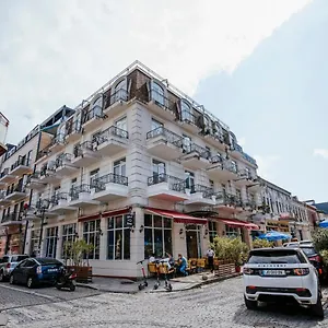West Отель